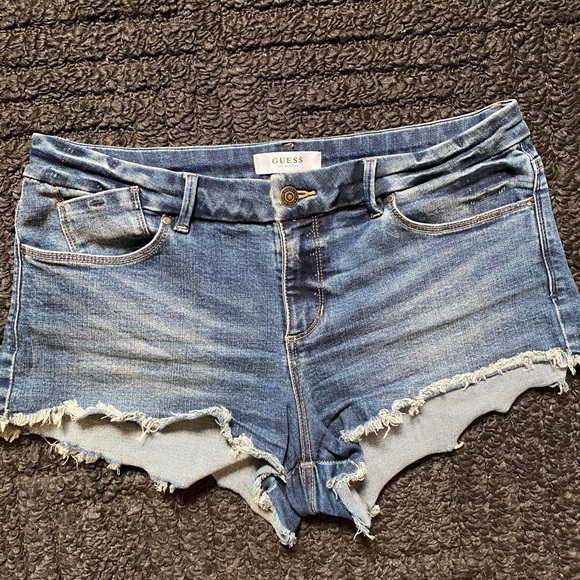 🎀Super Comfy GUESS short shorts! - Picture 1 of 4